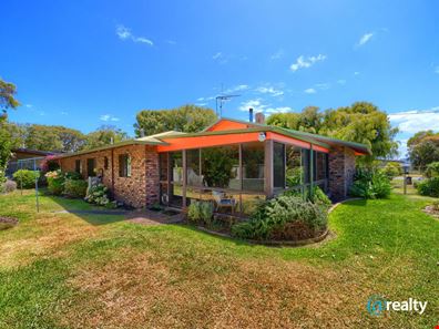 8 Marine Terrace, Little Grove WA 6330