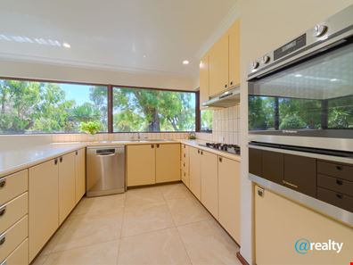 8 Marine Terrace, Little Grove WA 6330