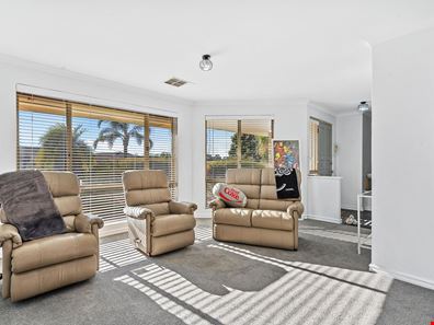 9A CLAREDON COURT, Alexander Heights WA 6064