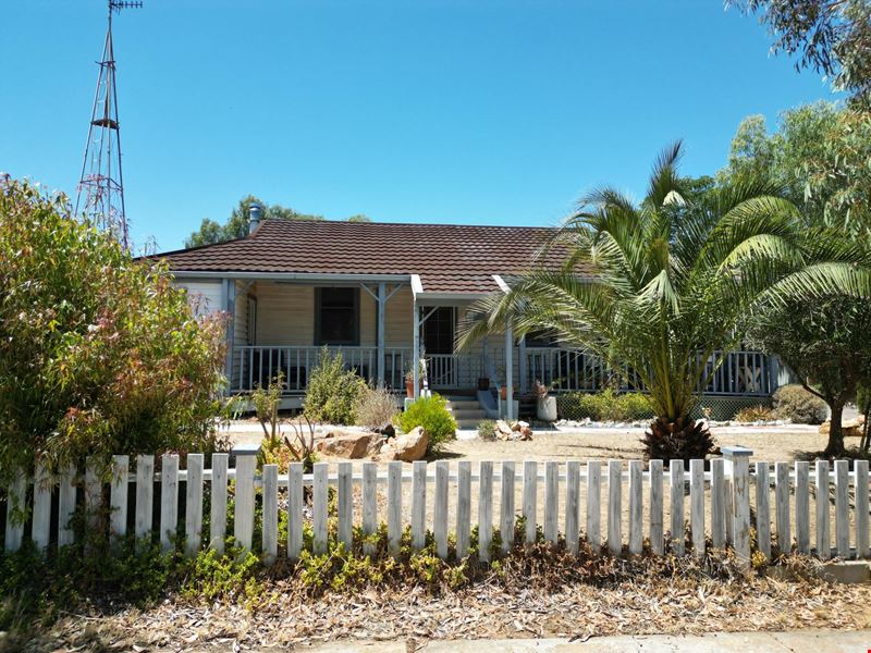 61 Walton Street, Corrigin WA 6375