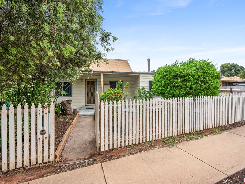 8 Frank Street, South Kalgoorlie WA 6430
