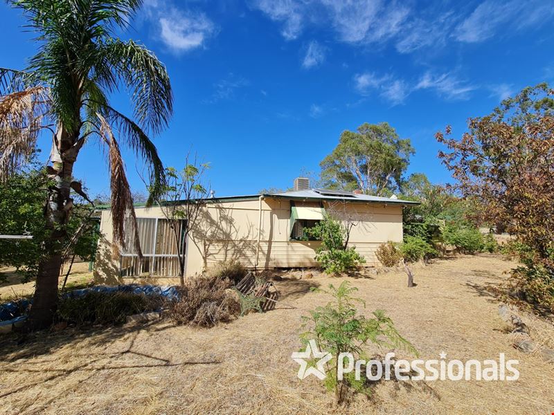 99 Hart Street, Cuballing WA 6311