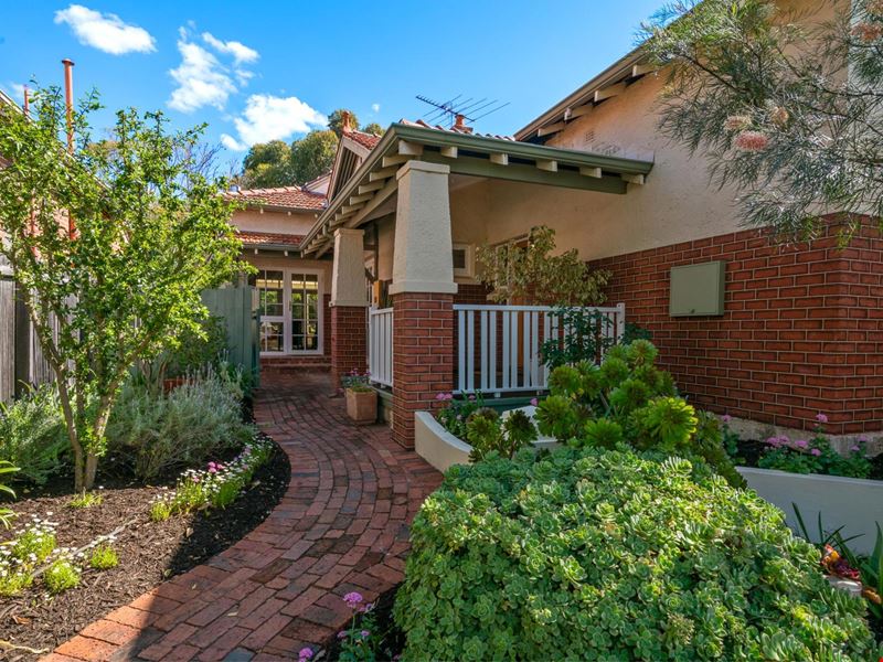 21 Dumbarton Crescent, Menora WA 6050