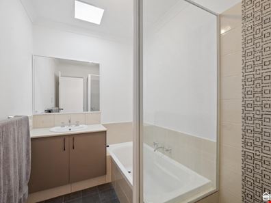 39 Cedar Way, Maddington WA 6109