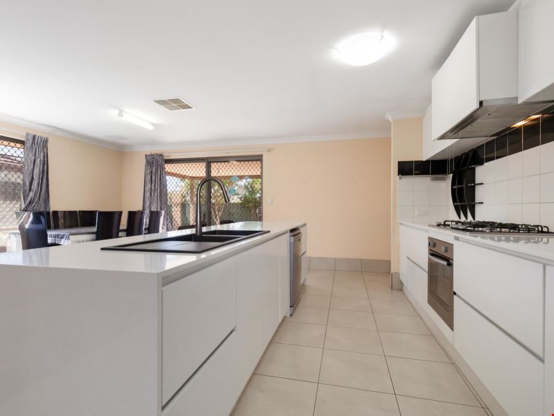 8 Impson Gardens, South Lake WA 6164