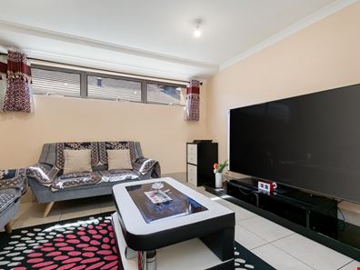 8 Impson Gardens, South Lake WA 6164