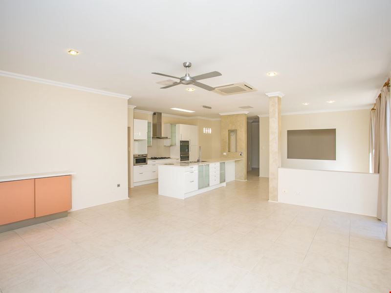 40 Lowan Loop, Karawara WA 6152