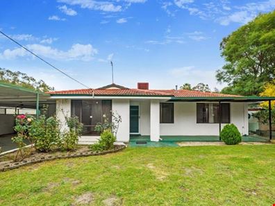 8 Carawatha Ave, Mount Nasura WA 6112