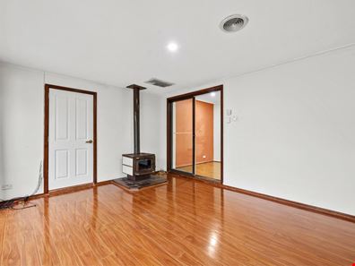 8 Carawatha Ave, Mount Nasura WA 6112