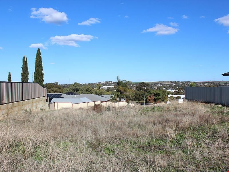 13 Golf  Crescent, Northam WA 6401