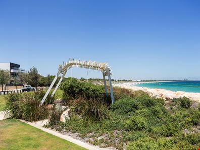 587 Rockingham Road, Lake Coogee WA 6166