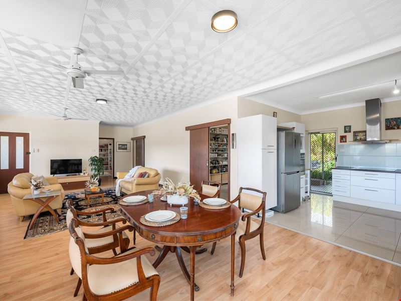 10 Edgewater Road, Salter Point WA 6152