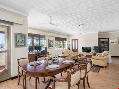 10 Edgewater Road, Salter Point WA 6152