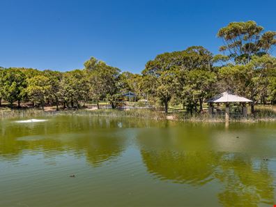 10 Moonflight Crescent, Iluka WA 6028