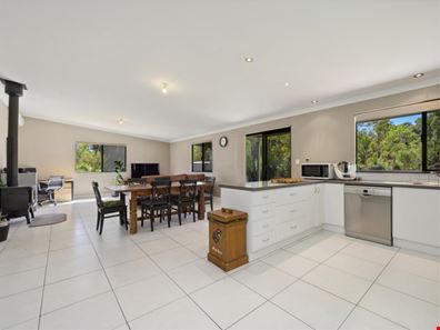 10109 Stoneville Road, Gidgegannup WA 6083