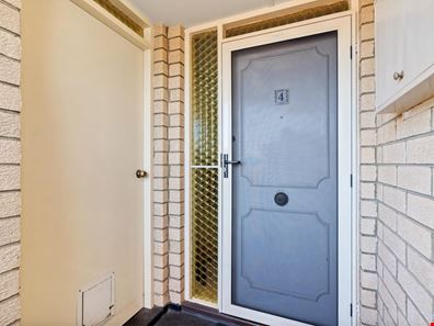 4/8 Coolidge Street, Como WA 6152