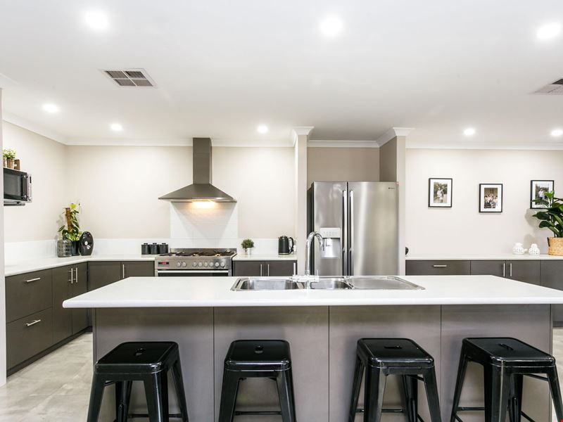 34 Coogee Road, Lake Coogee WA 6166
