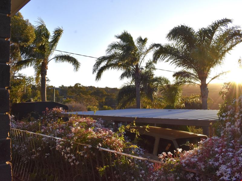 11 Barranduna Drive, Mount Nasura WA 6112