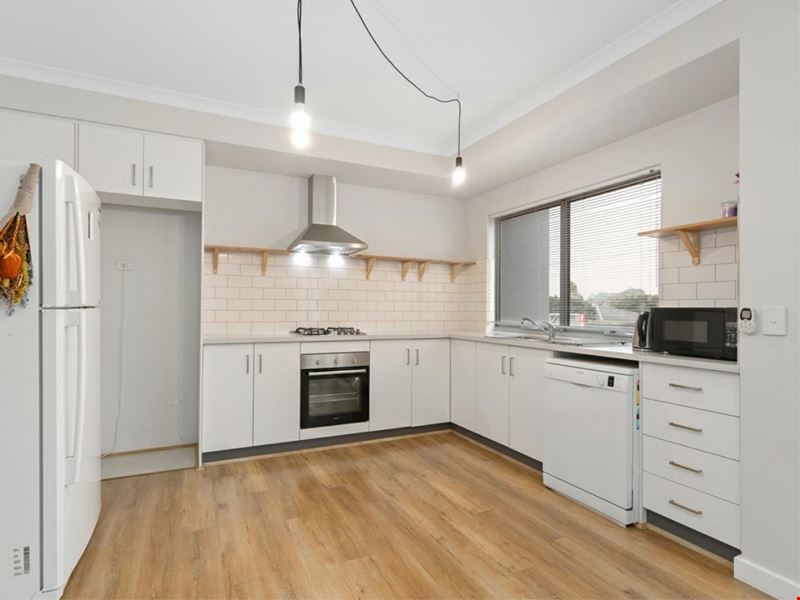 1/15 Debenham Street, Thornlie WA 6108
