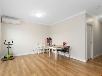 1/15 Debenham Street, Thornlie WA 6108