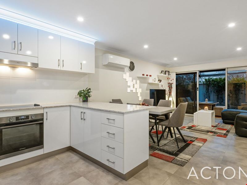 15/70 West Churchill Avenue, Lake Coogee WA 6166