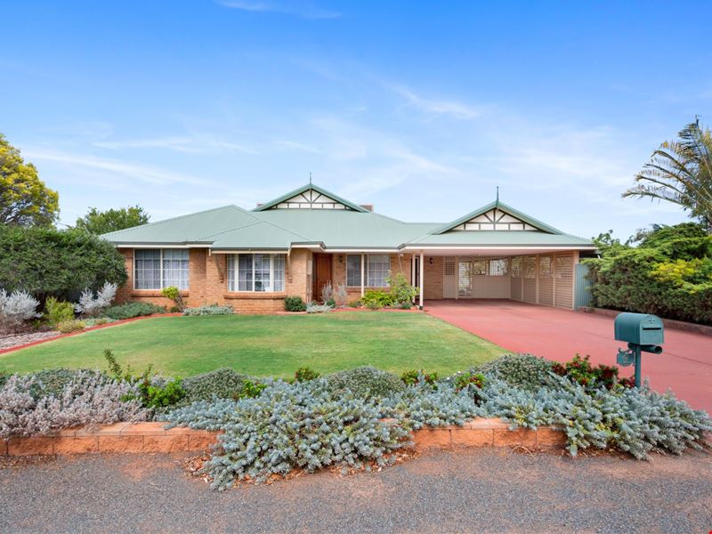 9 Nanson Street, Victory Heights WA 6432