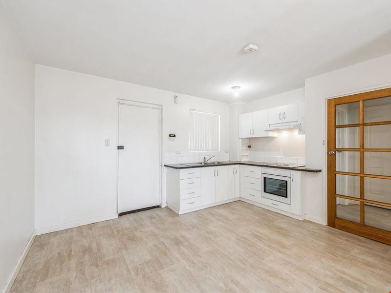 11/67 Lester Drive, Thornlie WA 6108