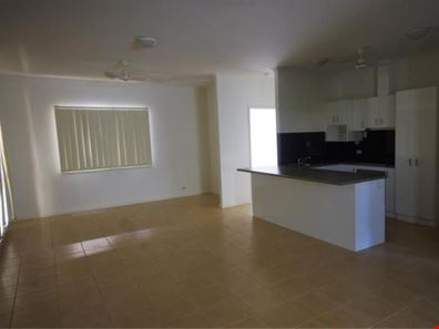 2/2 Buchanan Circuit, Baynton WA 6714