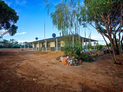 19 West Bank Close, Hopetoun WA 6348