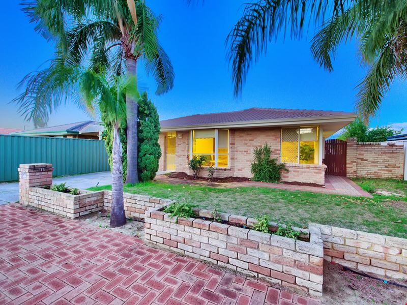 42 Camarino Drive, Woodvale WA 6026