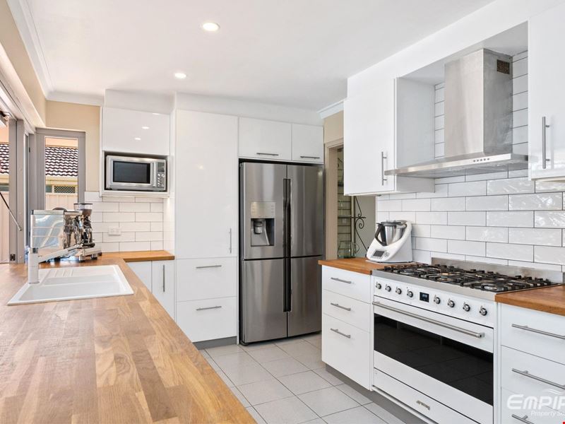 17 Dryden Street, Lake Coogee WA 6166