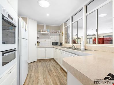 15 Watson Place, Dongara WA 6525