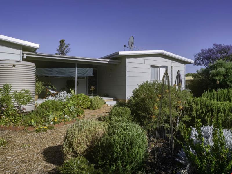 14 Lukin Street, Mukinbudin WA 6479