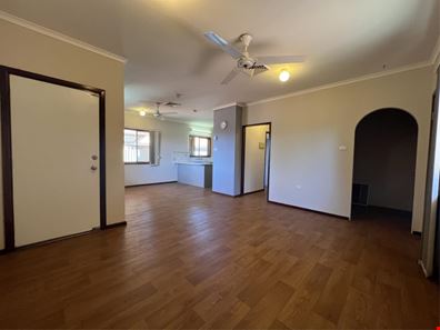 27 Braeside Drive, Newman WA 6753