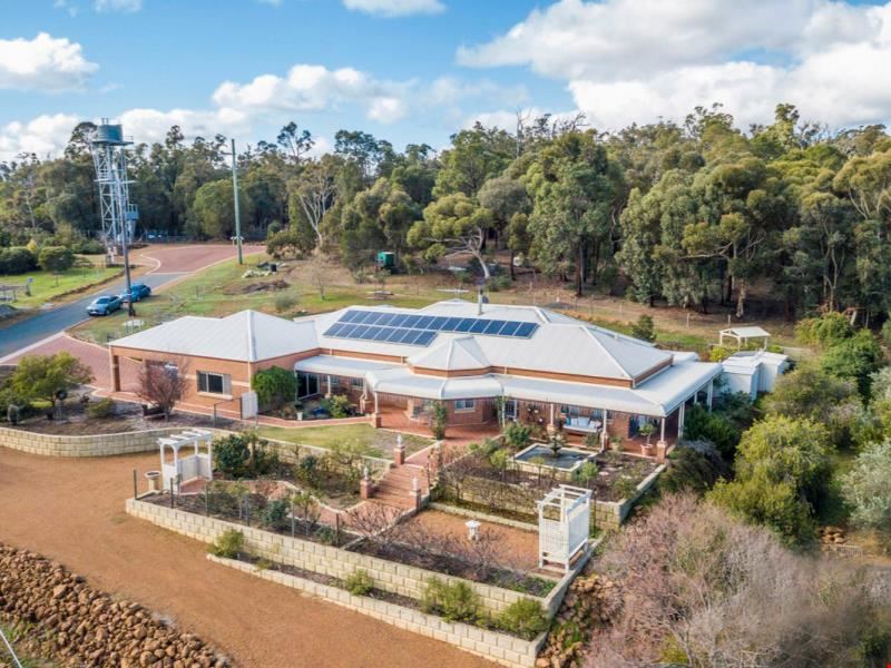 8 Penny Lane, Sawyers Valley WA 6074
