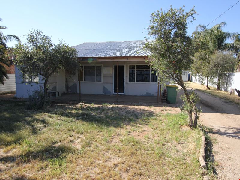 24 Gamenya Avenue, Merredin WA 6415