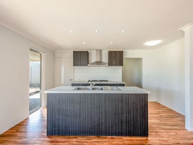 9 Beachcomber Hill, Glenfield WA 6532