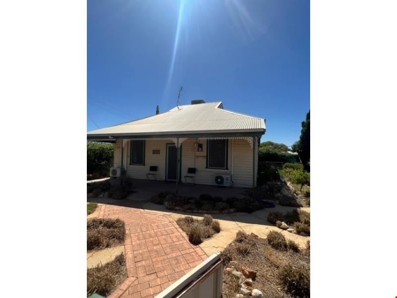 32 South Avenue, Merredin WA 6415