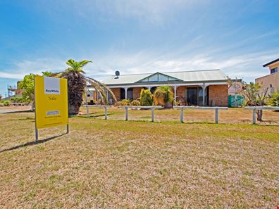4 Illyarrie Street, Leeman WA 6514