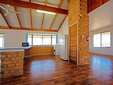 4 Illyarrie Street, Leeman WA 6514