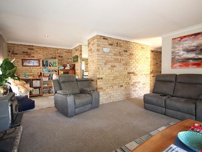 27 Barnes Avenue, Australind WA 6233