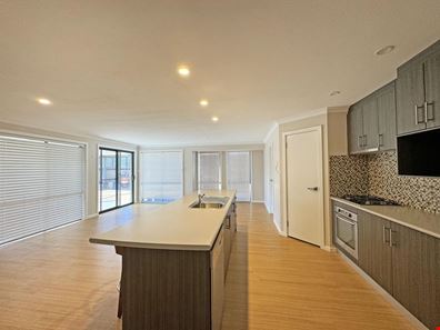 9 Cannes Parade, Castletown WA 6450
