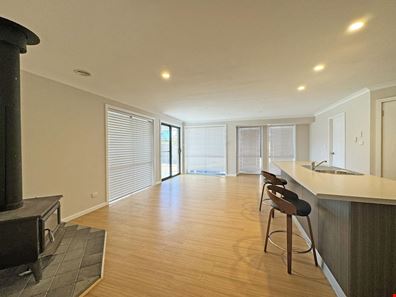 9 Cannes Parade, Castletown WA 6450