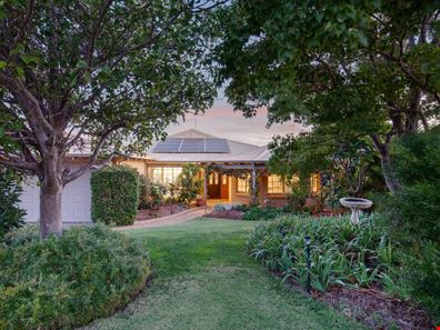 11 Indooroopilly Place, Connolly WA 6027