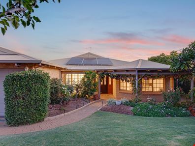 11 Indooroopilly Place, Connolly WA 6027