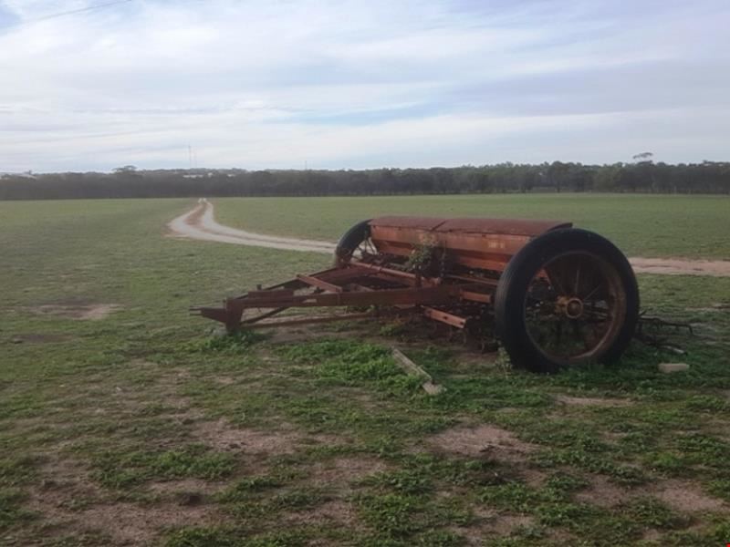 2858 Calingiri Road, Calingiri WA 6569