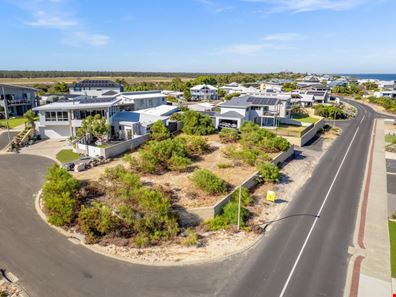 2 Bila Close, Peppermint Grove Beach WA 6271