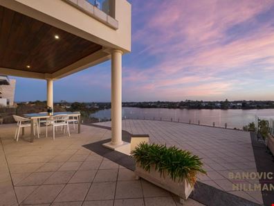 12 River Way, Salter Point WA 6152