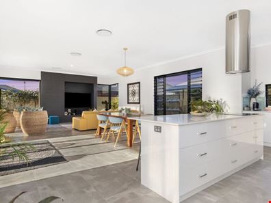 28 Kawana Boulevard, Dunsborough WA 6281