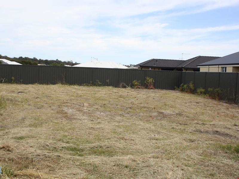 15 Mcwhirter Promenade, Wellard WA 6170